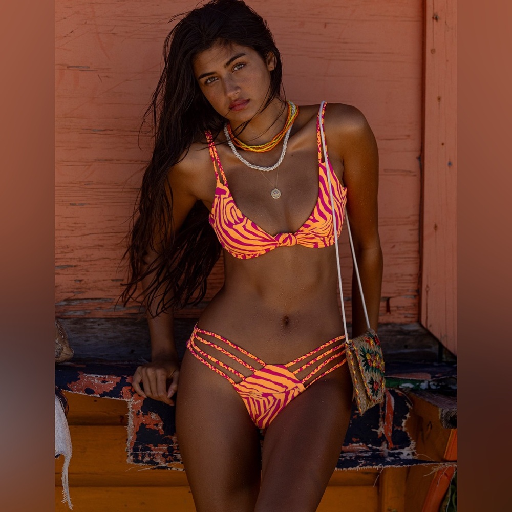 Beach Bunny Tigre bikini in neon tiger